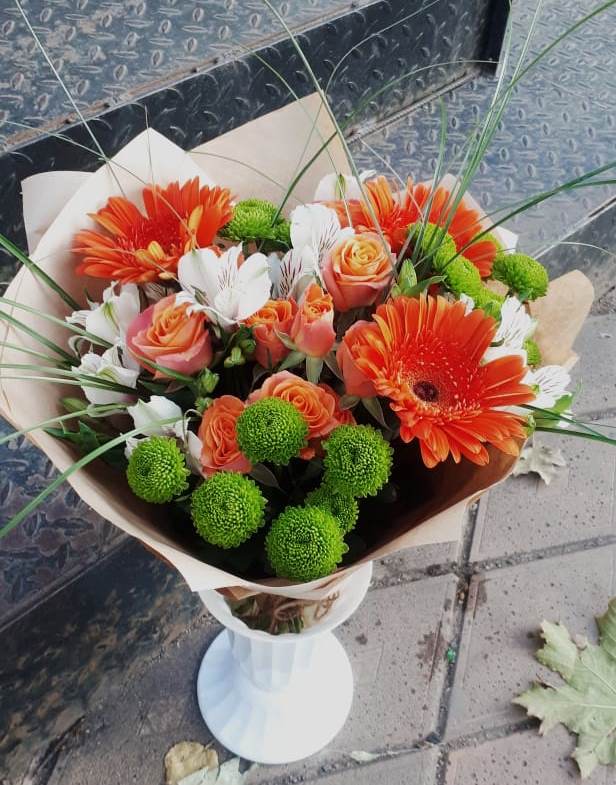 Букет цветов из: Герберы, Хризантемы, Альстромерии и Розы в Новодонецкой
