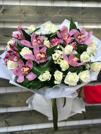 Букет цветов из: Розы и Хризантемы в Новодонецкой