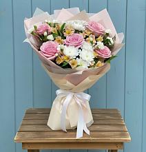 Букет цветов из:  Гвоздики, Орхидеи и Розы #REPLACE_PRED# Новодонецкой