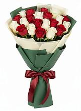 Букет Микс из красных и белых роз в Новодонецкой