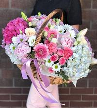 Цветочная композиция из Розы, Хризантемы, Пионы и Лизиантусы в корзине #REPLACE_PRED# Новодонецкой