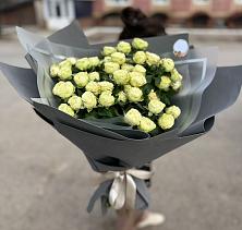 Букет Белые кустовые розы Солинеро в Новодонецкой