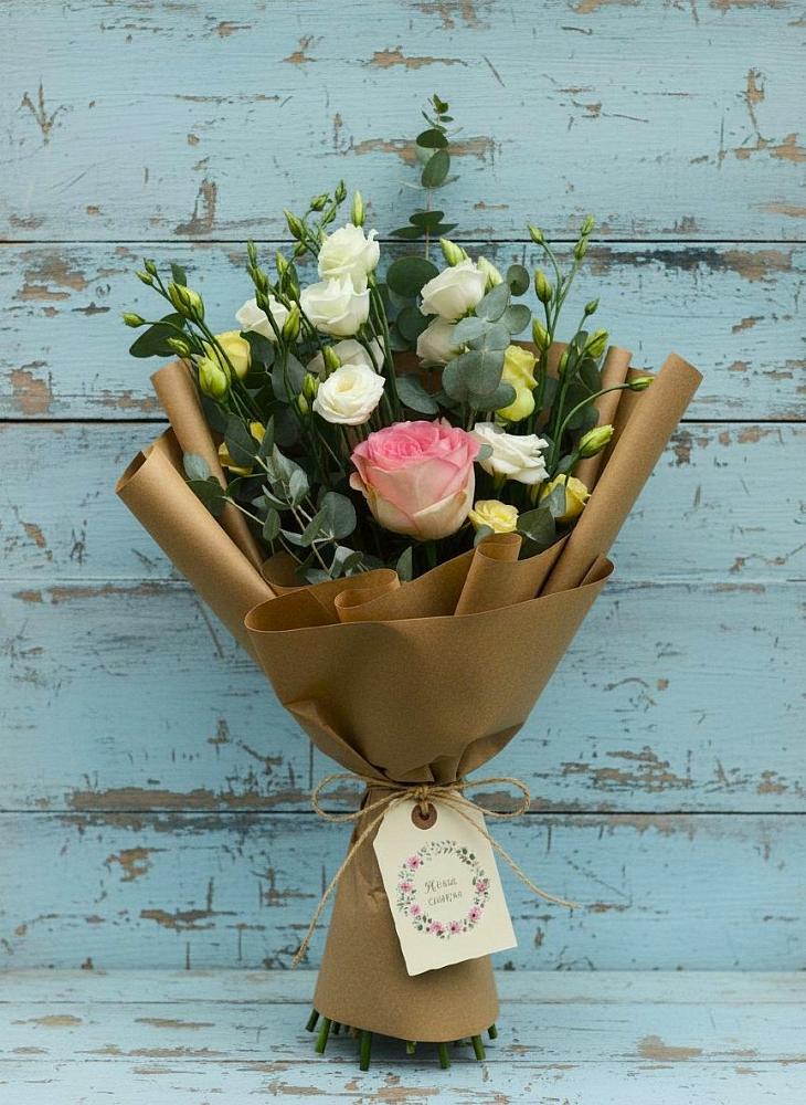 Букет цветов из: Розы и Лизиантусы в Новодонецкой