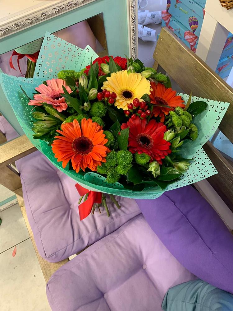 Букет цветов из: Герберы, Хризантемы и Альстромерии в Новодонецкой