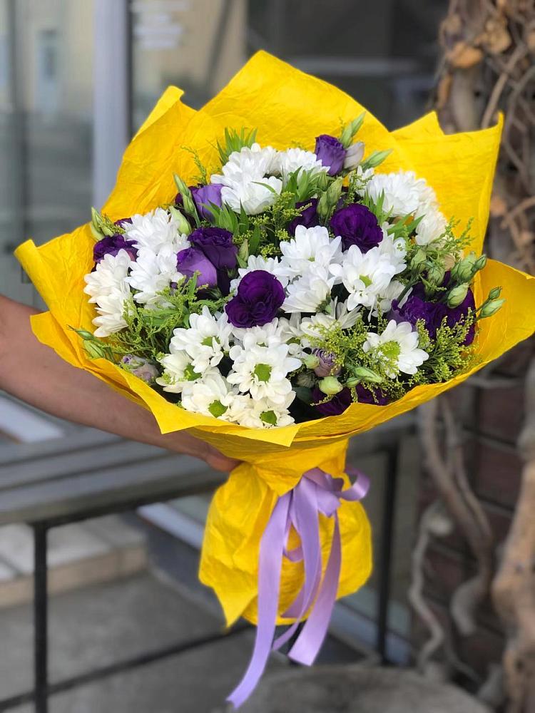 Букет цветов из: Ирисы, Хризантемы и Ромашки в Новодонецкой