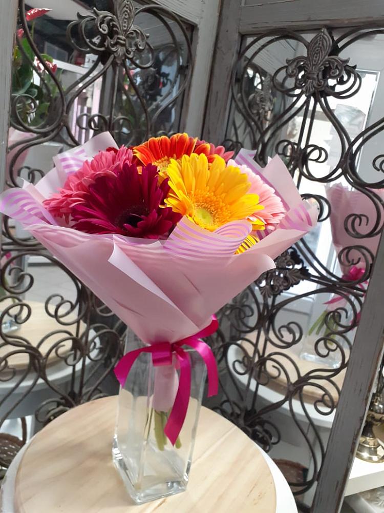 Букет цветов из: Герберы в Новодонецкой