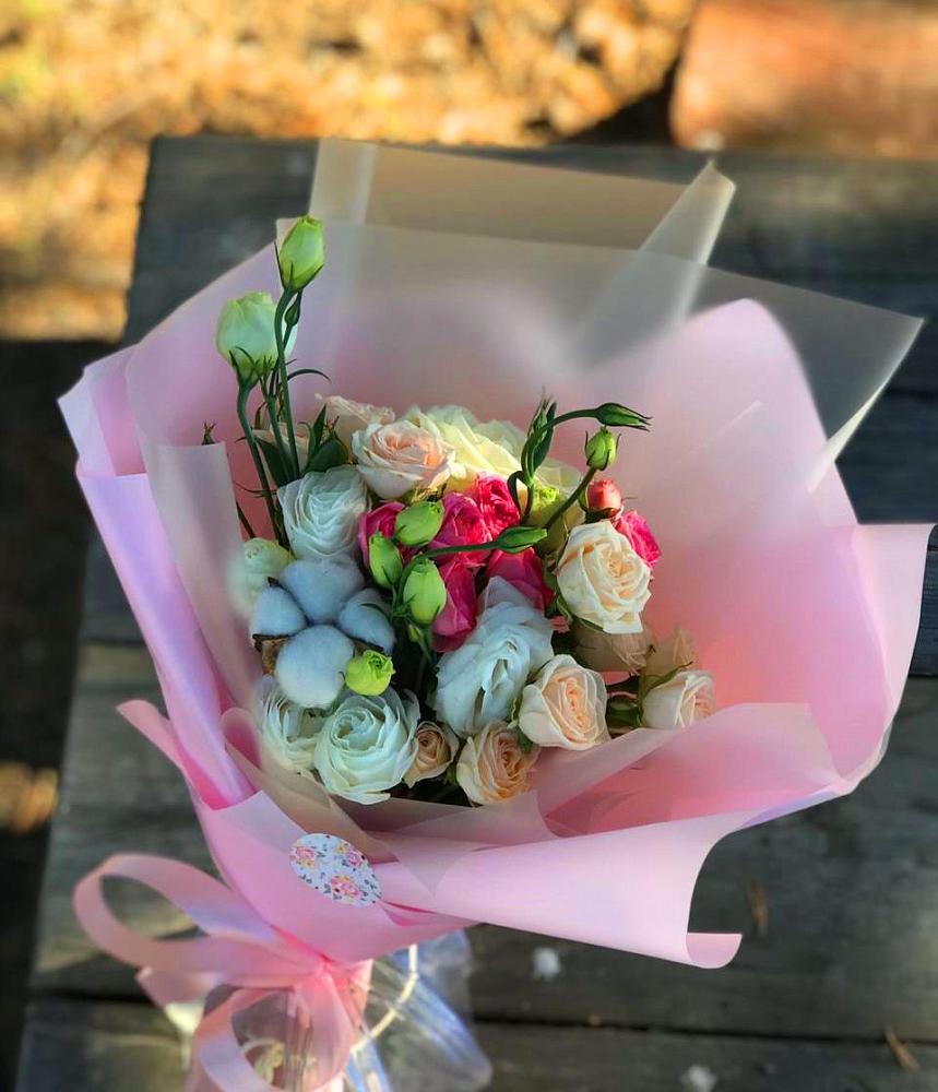 Букет цветов из: Розы и Лизиантусы в Новодонецкой