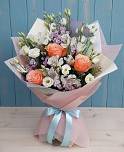 Букет цветов из:  Лизиантусы, Розы, Альстромерии и Гипсофила в Новодонецкой