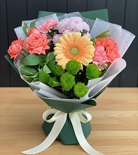 Букет цветов из:  Гвоздики, Розы, Герберы и Хризантемы #REPLACE_PRED# Новодонецкой