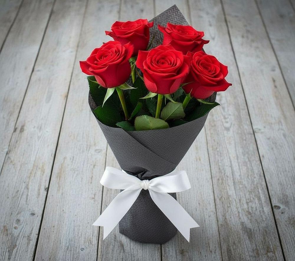 Букет 5 Красных роз Эдлесс Лав в Новодонецкой
