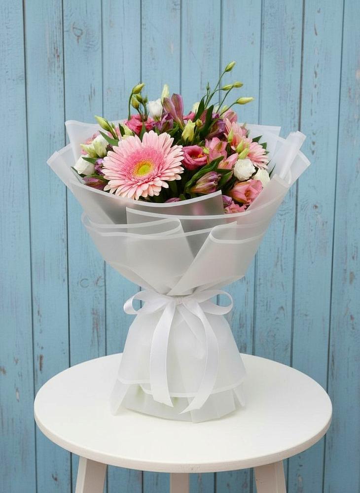 Букет цветов из: Герберы, Альстромерии и Лизиантусы в Новодонецкой