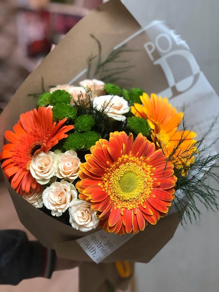 Букет цветов из: Герберы, Хризантемы и Розы в Новодонецкой