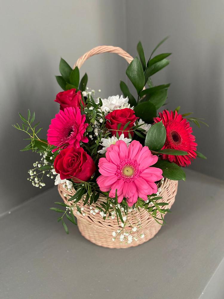 Цветочная композиция из Розы, Хризантемы и Герберы в корзине в Новодонецкой