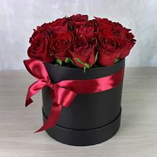 Цветочная композиция из Розы в шляпной коробке в Новодонецкой